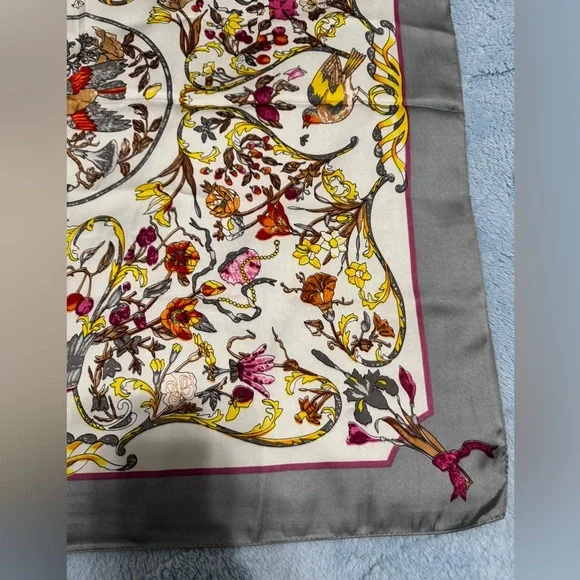 Vintage Floral Patterned Silk Scarf 27” x 28” - Picture 5 of 10